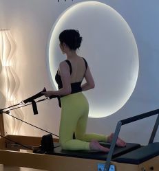 -闺蜜瑜伽·普拉提女性塑形馆