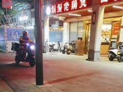 -胡须佬鸡煲四季火锅店(石厦西村直营店)