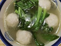 手打鱼丸汤-禧凰·老上海白斩鸡辣肉面店