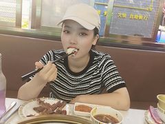 -布罗城堡自助烧烤(鸿通城购物中心店)