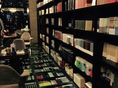 -钟书阁(松江泰晤士小镇店)