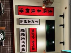 -何妹湿辣牛肉·粤式烧烤砂煲(桂雅路店)