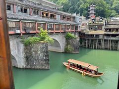 -临江餐馆二楼美食部落