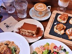 布拉塔配蜜瓜莓果沙拉-沏点Trattoria意大利餐厅(新街口店)