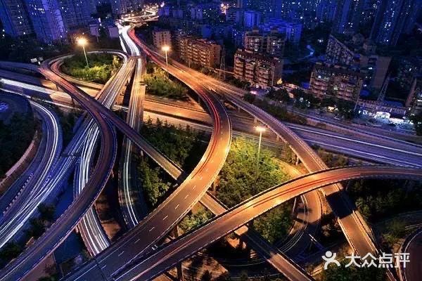 当然夜色下的杨公桥立交更是一道璀璨风景