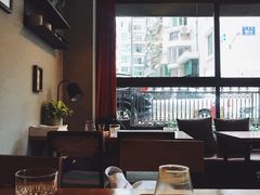 靠窗位-转山咖啡(松柏社区店)