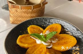 Honey-Glazed Lily Stem Tomato