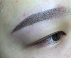 刚操作完烟菲眉-平萍纹绣韩式半永久定妆