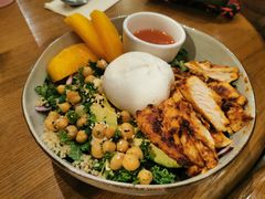 鸡肉牛油果芒果色拉-wagas(暖山店)