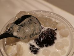 招牌白雪黑糯米冰粉-甜心闲生传统手工冰粉(太古里店)