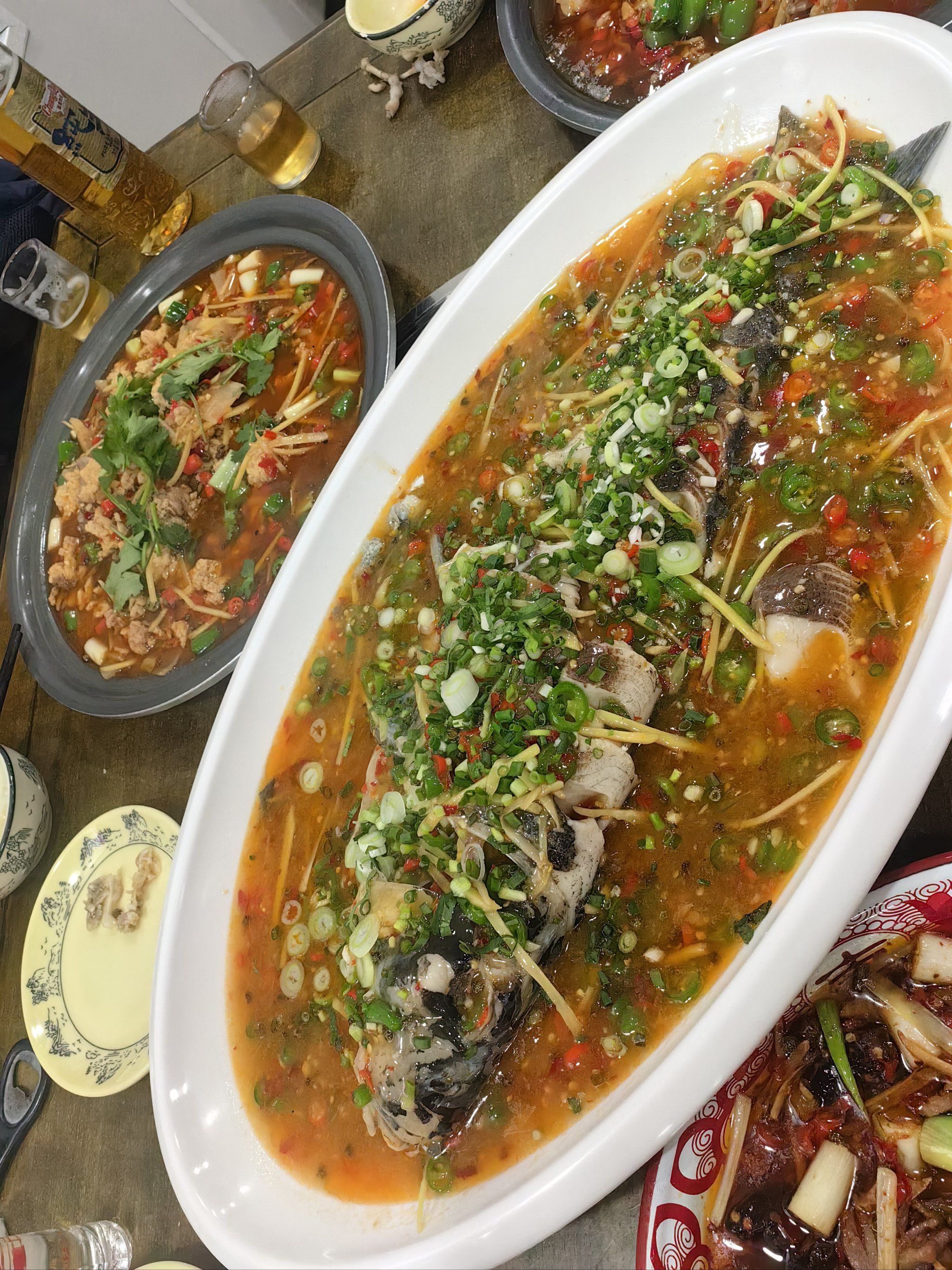 鲜椒跳水鱼端上来的时候盘子是真的大,鱼片