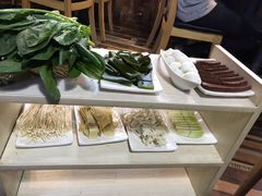 -陆记牛庄·碳锅龙虾烧烤(爱上花园店)