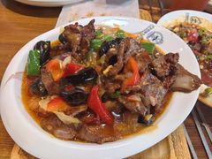 -歹歹的加个面过油肉拌面