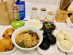 -李与白包子铺(桐梓林店)