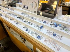 -优医视平价眼镜蔡司依视路折扣工厂店(十里堡店)