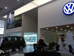 展厅-山东鸿发申鲁上汽大众4S店
