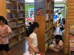 -新华书店(泉城路店)