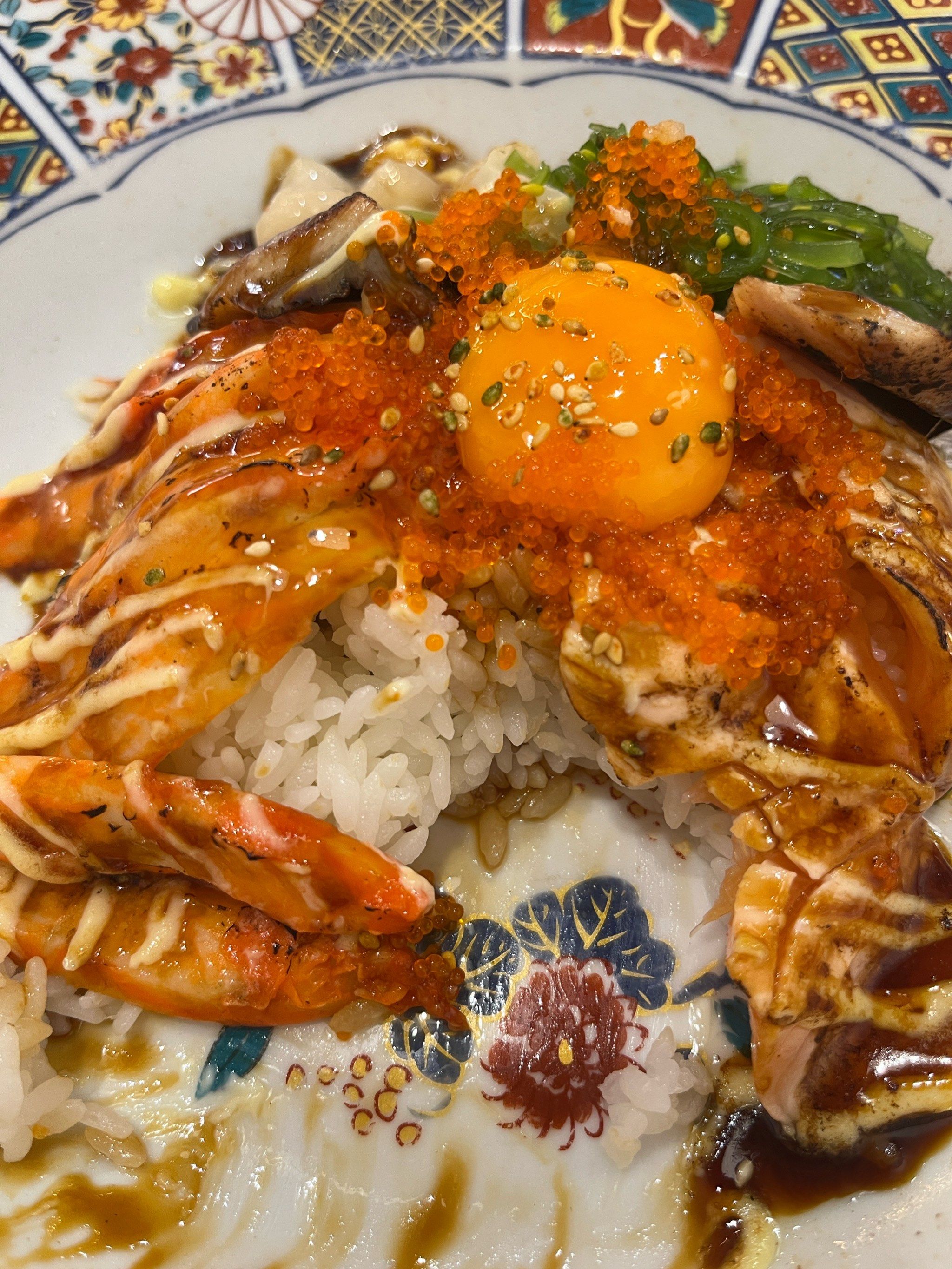 中午吃啥,不用犹豫!满满的海鲜盖饭