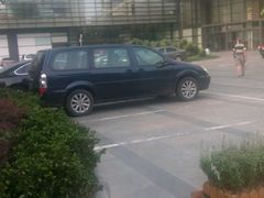 -中关村e世界-停车场