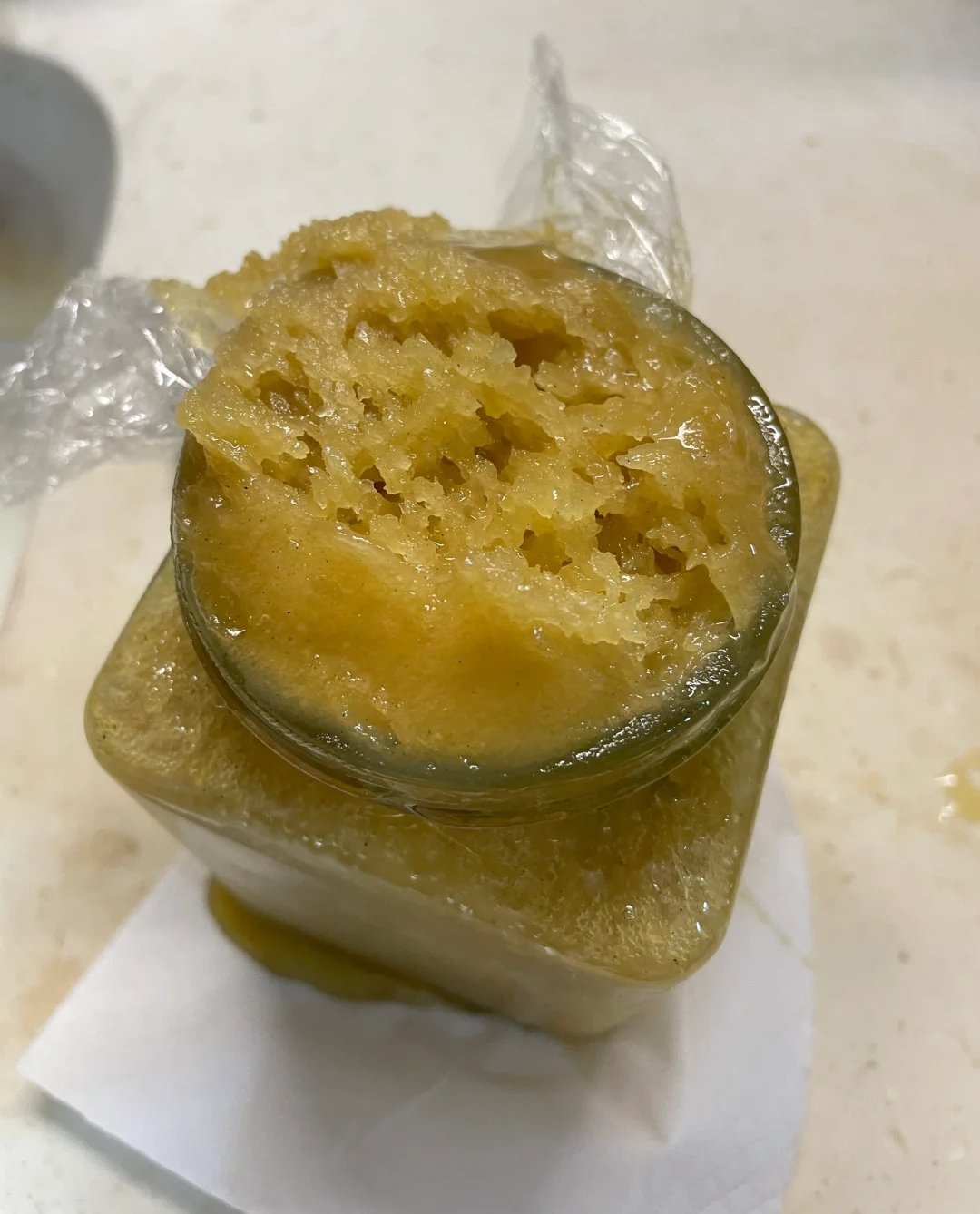 蜂蜜变质了是什么现象(蜂蜜变质了是什么现象引起的)
