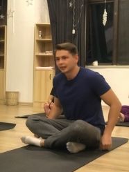 -静待花开瑜伽尊巴会馆