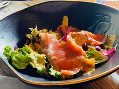 果木香草三文鱼牛油果沙拉-YUE·6·西式融合餐厅(外滩六号店)