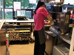 -麦当劳(展览路店)