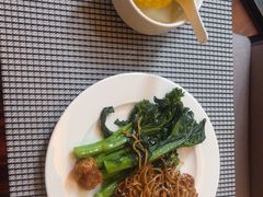 -广州万富希尔顿酒店·感趣自助餐厅·金秋蟹宴生蚝海鲜刺身