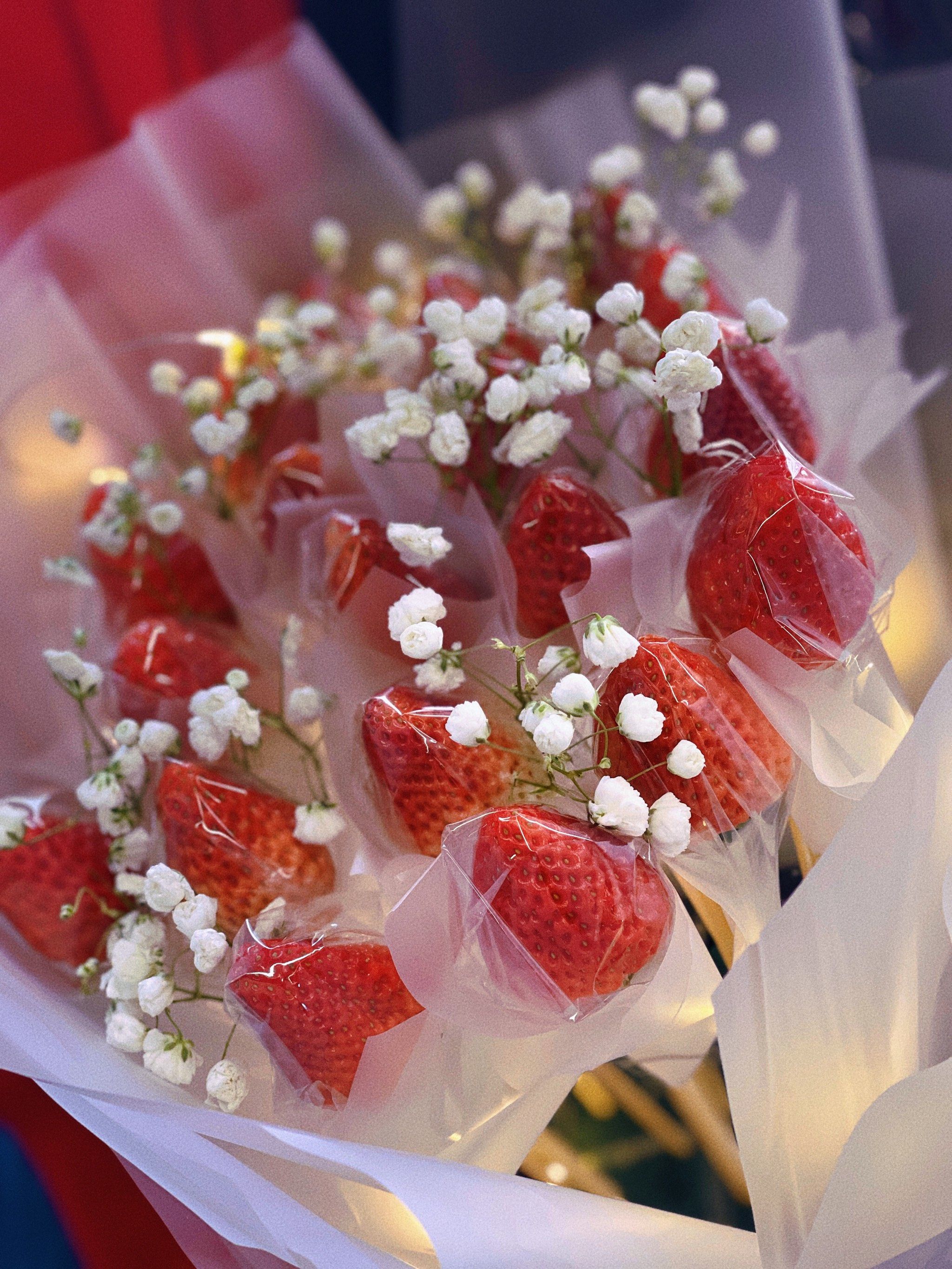 莓心莓肺,快乐加倍,一切顺遂"莓"烦恼[亲亲]