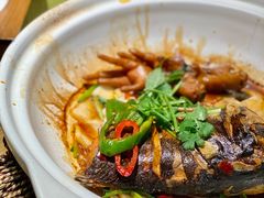 砂锅凤爪鱼头-周家二小姐的菜(西津渡店)