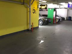 -丽丰购物中心·停车场