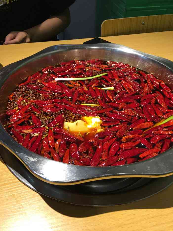 三道杠秘制火锅(建设路总店)-"一家以班级课堂为主题的火锅 位置:龙湖