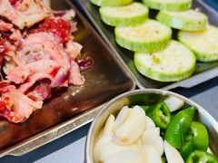 鲜拌肥牛-围炉肉舍•炭烤活鳗•丹东海鲜烤肉(步行街店)