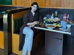 -曼听小寨海鲜烧烤·大连辣炒大王(盖州街店)