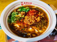 经典酸辣肉沫米粉-呷佬·长沙手工米粉(金沙江路店)