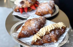 Caramel Almond Croissant