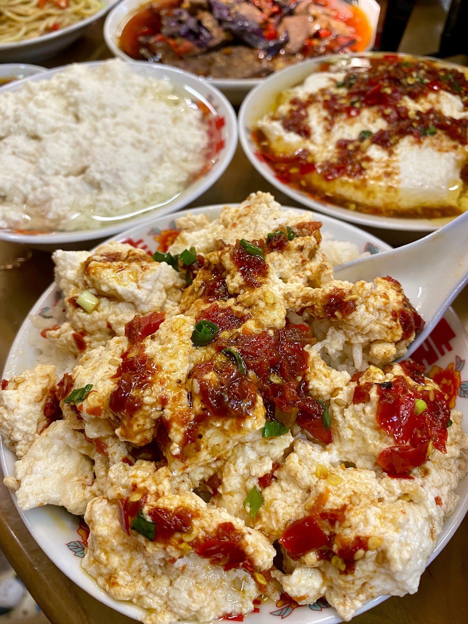 哇哇哇!我竟然在杭州吃到了这么地道的豆花饭!