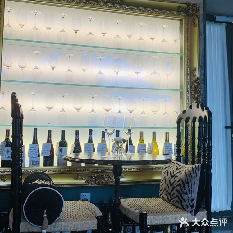 东四Vibes •Bistro•Wine•Bar