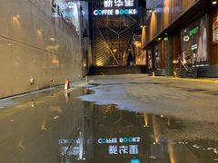 -新华里咖啡书吧(新华书店小寨店)