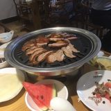 。哇噻他们家的烤鸭简直太好吃了，黄瓜的分量也很足