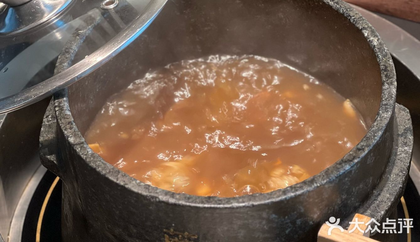 热气腾腾的一锅野生菌土鸡汤，新年与菌相见！