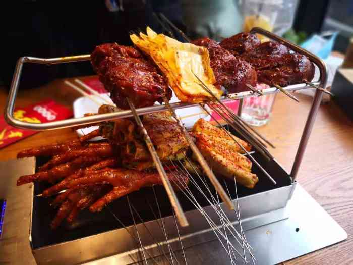 喜子烧烤(东升店)-"推荐烤鸡头和铁板鲫鱼稍稍有点辣,但是非.