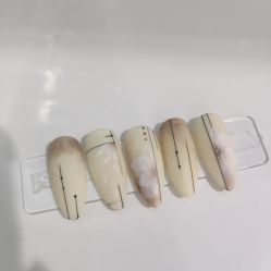 -花岐款式专研健康美甲沙龙