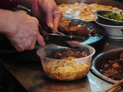 -松树干拌面店