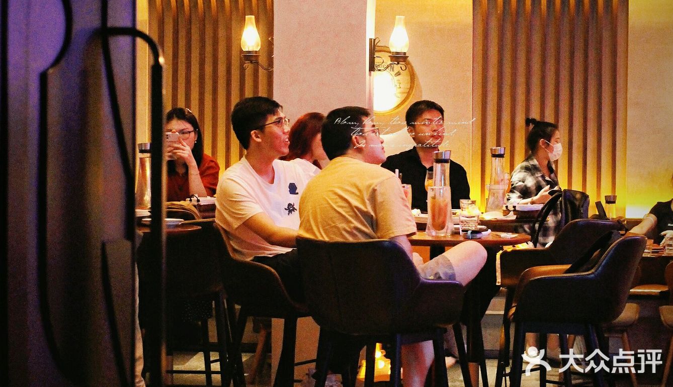 广州探店 | 都市人嘅夜间快乐✨·都市洛奇先生嘅微醺夏日派对