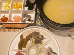 -云海肴·汽锅鸡·云南菜(天山百盛优客店)