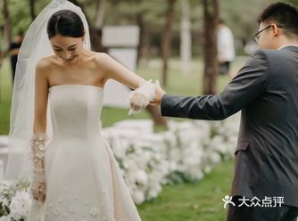 笑有很多种 我偏爱梨涡这种