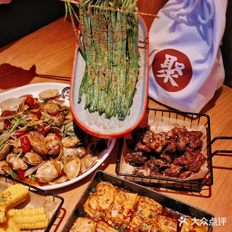 聚点串吧 | 五角场夜宵新据点!这家烤串超正!😍
