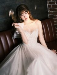 点击看大图 -Renee芮亦婚纱