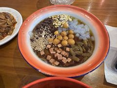-爆炸头阿姨小四川正宗川味小吃(无任何分店)